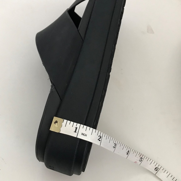 Crocs Brooklyn Luxe Cross Strap Sandals Black Women’s Size 8 - Picture 15 of 16